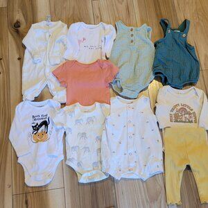 Newborn Clothes (0 to 3 Months ) - 10 Pieces - Great Condition - Gender Neutral
